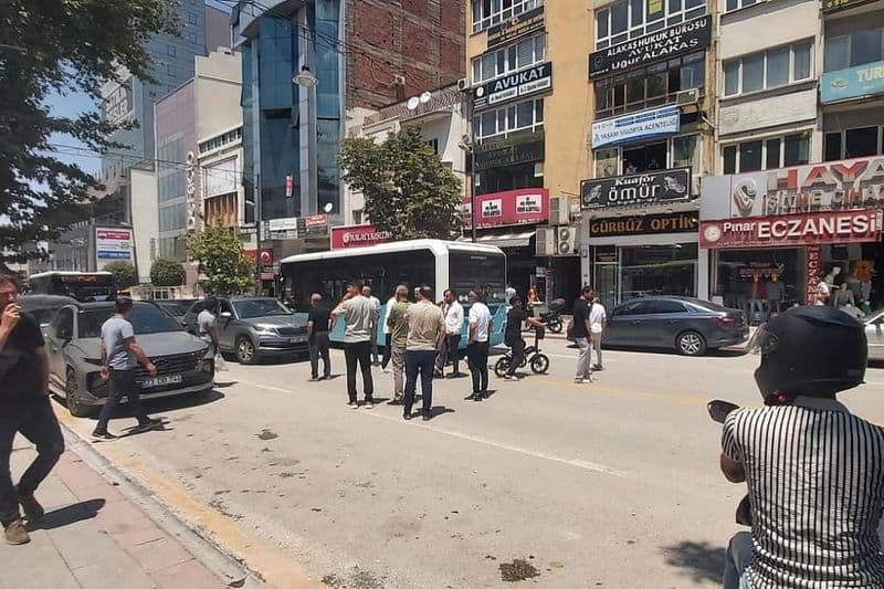 Kışla ve Tekke Camii Çevresinde Dönüşüm Hızlandı: İş Yerleri Mühürlendi