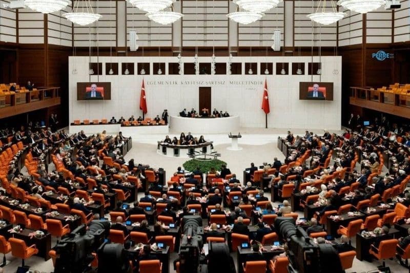 TBMM'de Öğrenci Affı Görüşmesi: Eski Aflardan Yararlananlara Yeniden Üniversite Yolu Açılıyor.