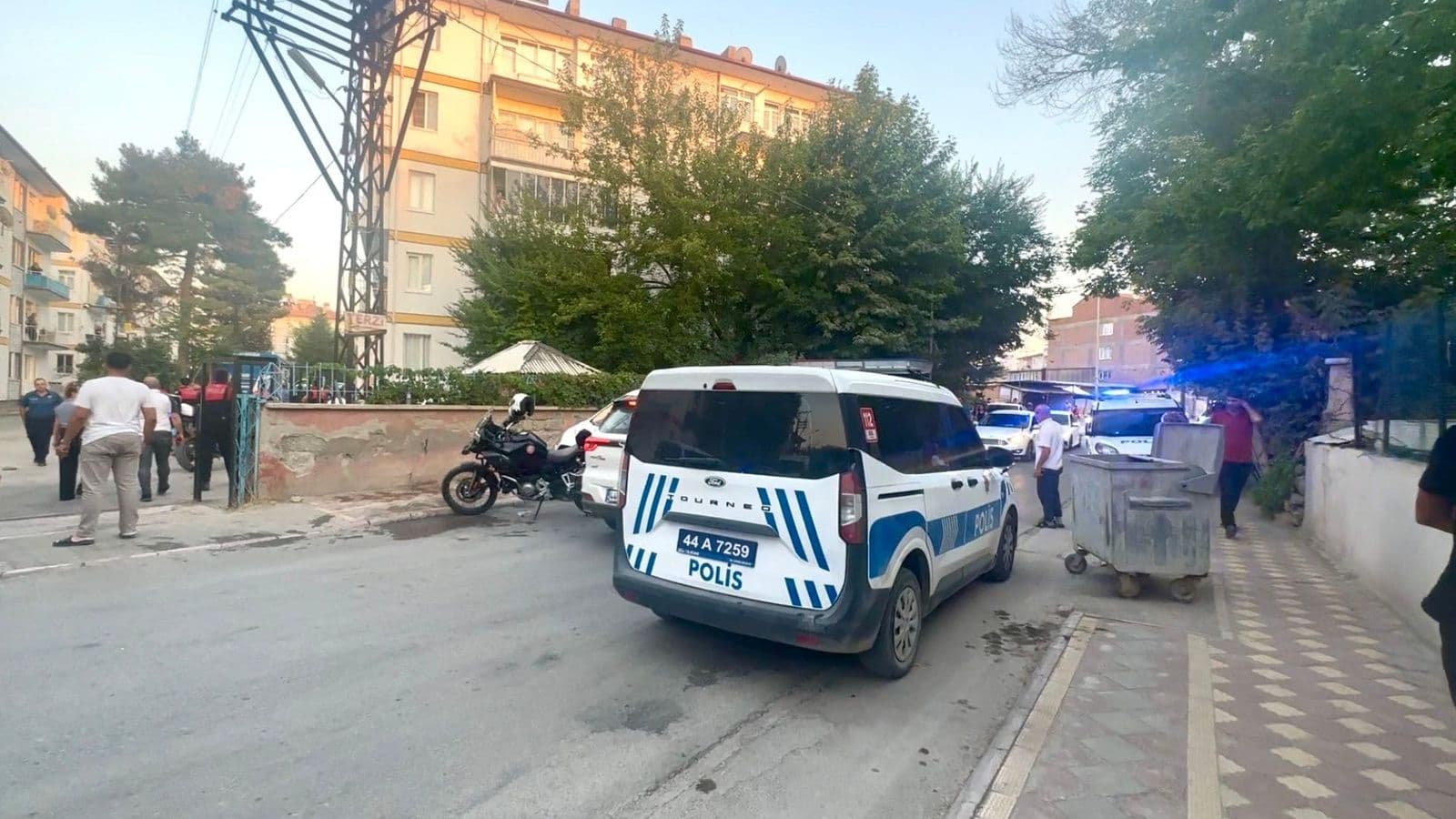 Malatya’da Akraba Kavgası: Polis Havaya Ateş Açtı, Mahalle Savaş Alanına Döndü