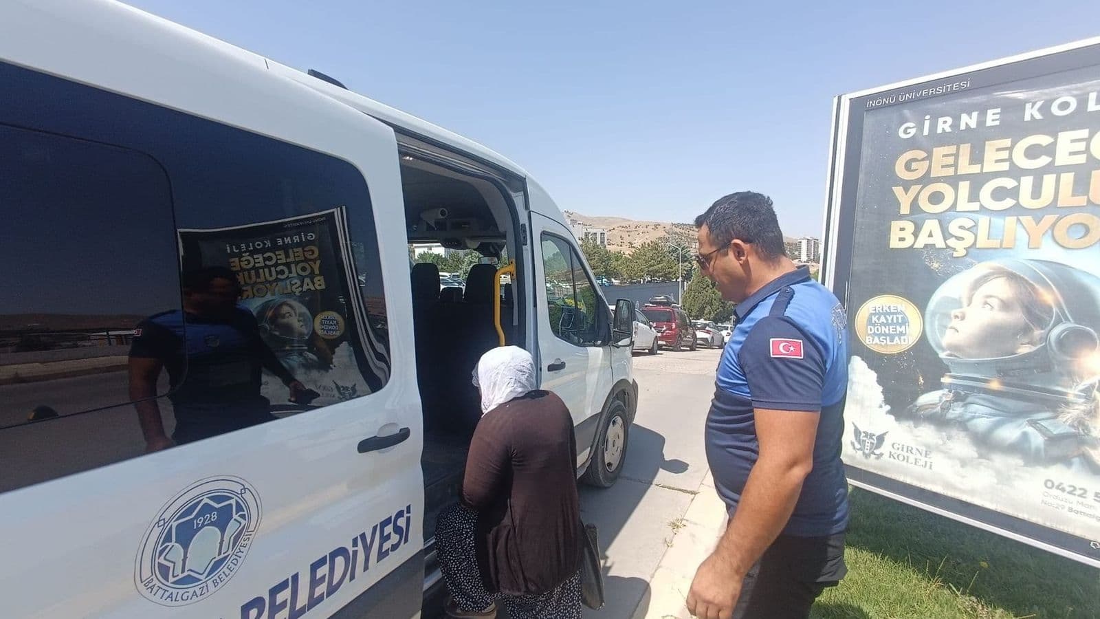 Hastane Çevresinde Dilencilere Zabıta Operasyonu: 3 Kişi Yakalandı
