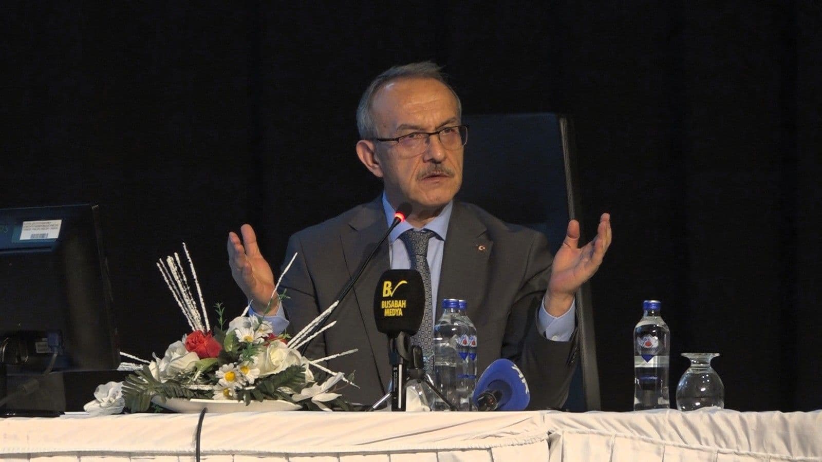 Vali Seddar Yavuz'dan Sanayi Esnafına Net Mesaj: "Ağır Hasarlı Binalarda Kalmanıza İzin Vermeyeceğim"