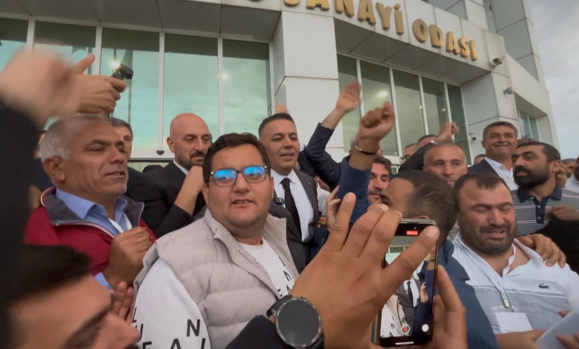 Sadıkoğlu: “Burası Siyaset Meydanı Değil”